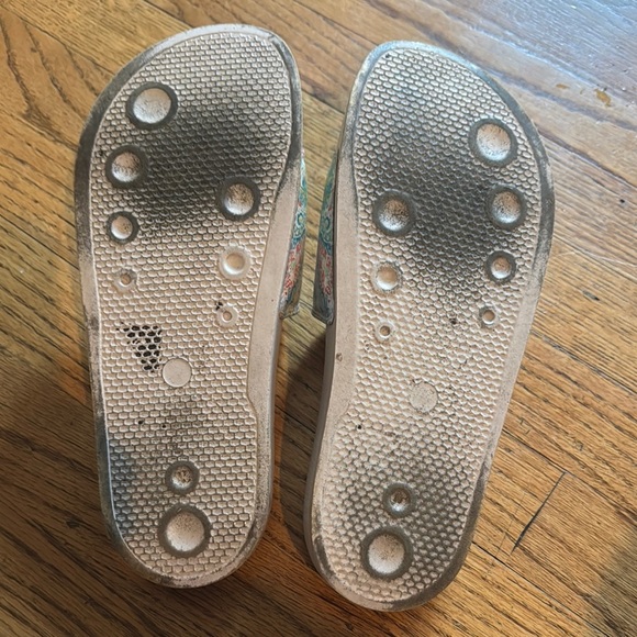 Johnny Was Pool Slide - Picture 6 of 6